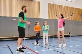 欲登天际揽苍穹！维金斯底线突破一步起飞上演滑翔重扣